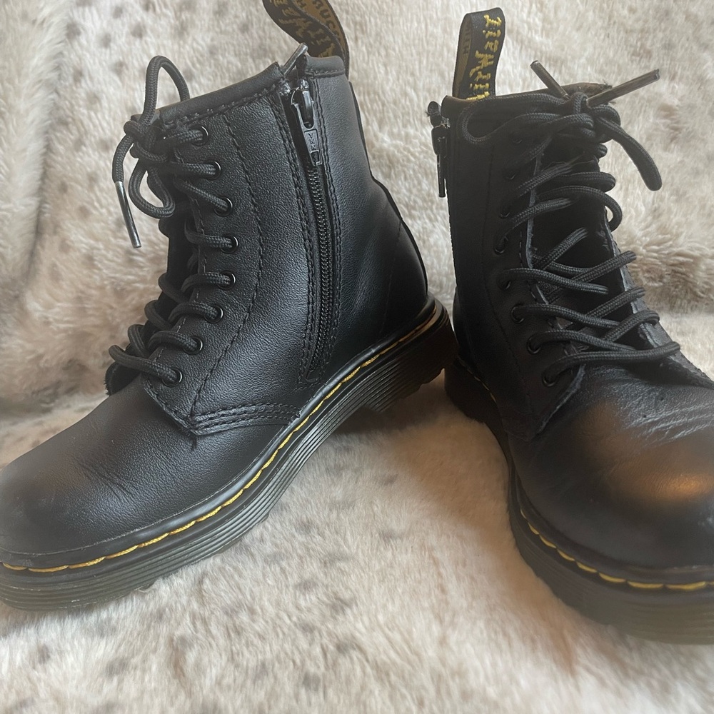 Dr. Martens, Kids Collection 1460T
Boots, US Size 10 - Picture 3 of 11